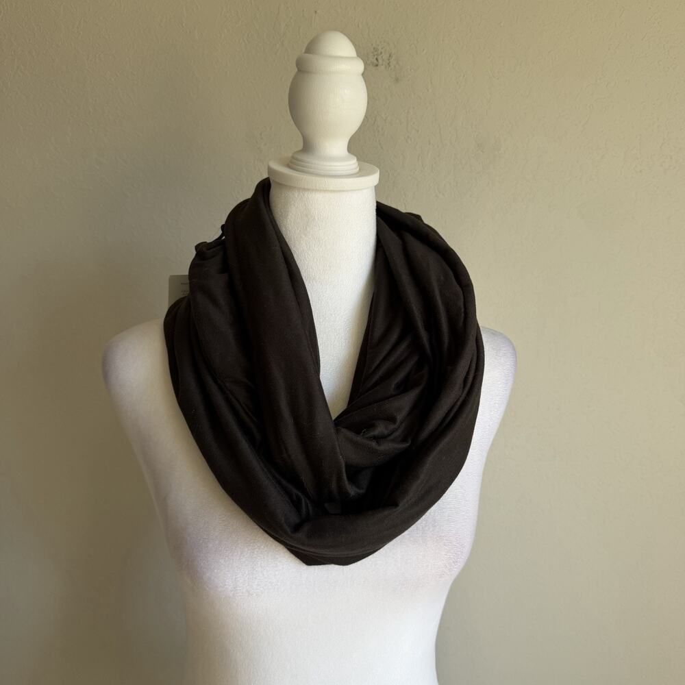 NWT Beyond Yoga Black Pocket Infinity Scarf Hidden Zipper Pocket Yoga Workout